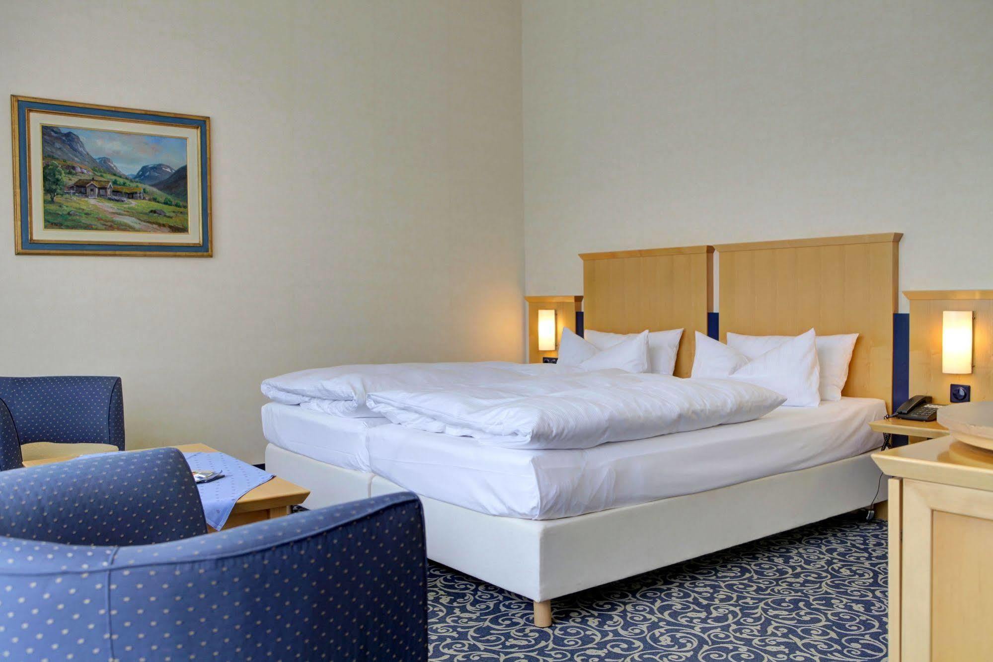 Hotel Asgard ซินโนวิทซ์ ภายนอก รูปภาพ