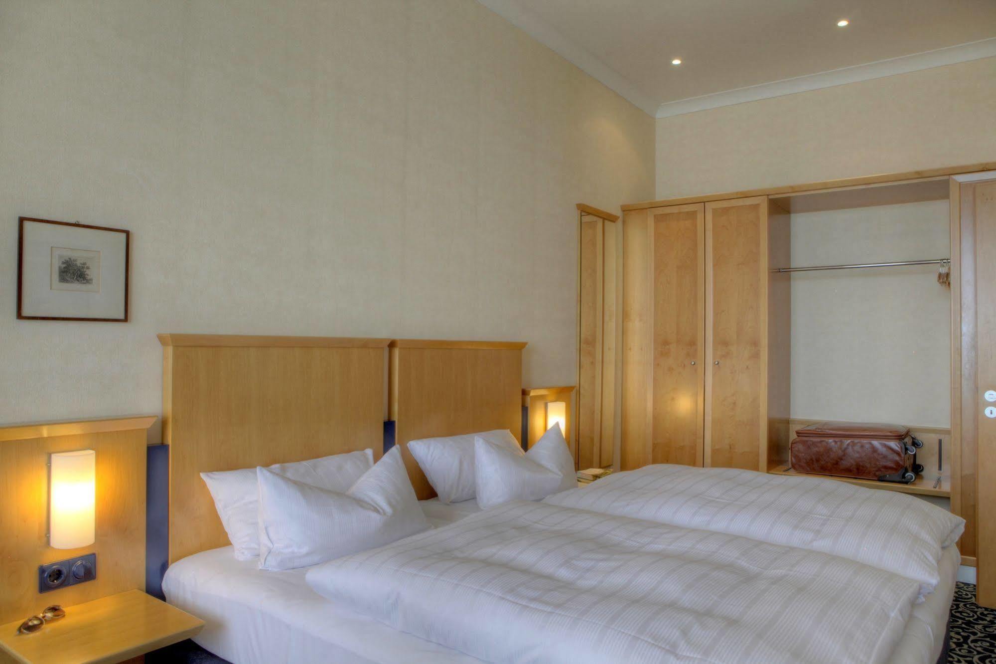 Hotel Asgard ซินโนวิทซ์ ภายนอก รูปภาพ
